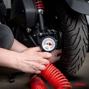 Amio - Επαγγελματικό μηχανικό μανόμετρο πίεσης ελαστικών 16 bar με λαστιχένια προστασία – Αναλογική ένδειξη -1 τεμ. (04467/ΑΜ)