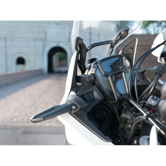 Αδιάβροχος Φορτιστής Κινητού Trek X 12/24V 48W της σειράς Optiline με 2 θύρες USB Type A και USB Type C, Καλώδιο 180 cm, Βύσμα SAE και Ακροδέκτες, Ασφάλεια, Αδιαβροχοποίηση IPX6, συμβατό με Βάσεις Στήριξης, Θήκες ή Αντάπτορες Κινητού Optiline